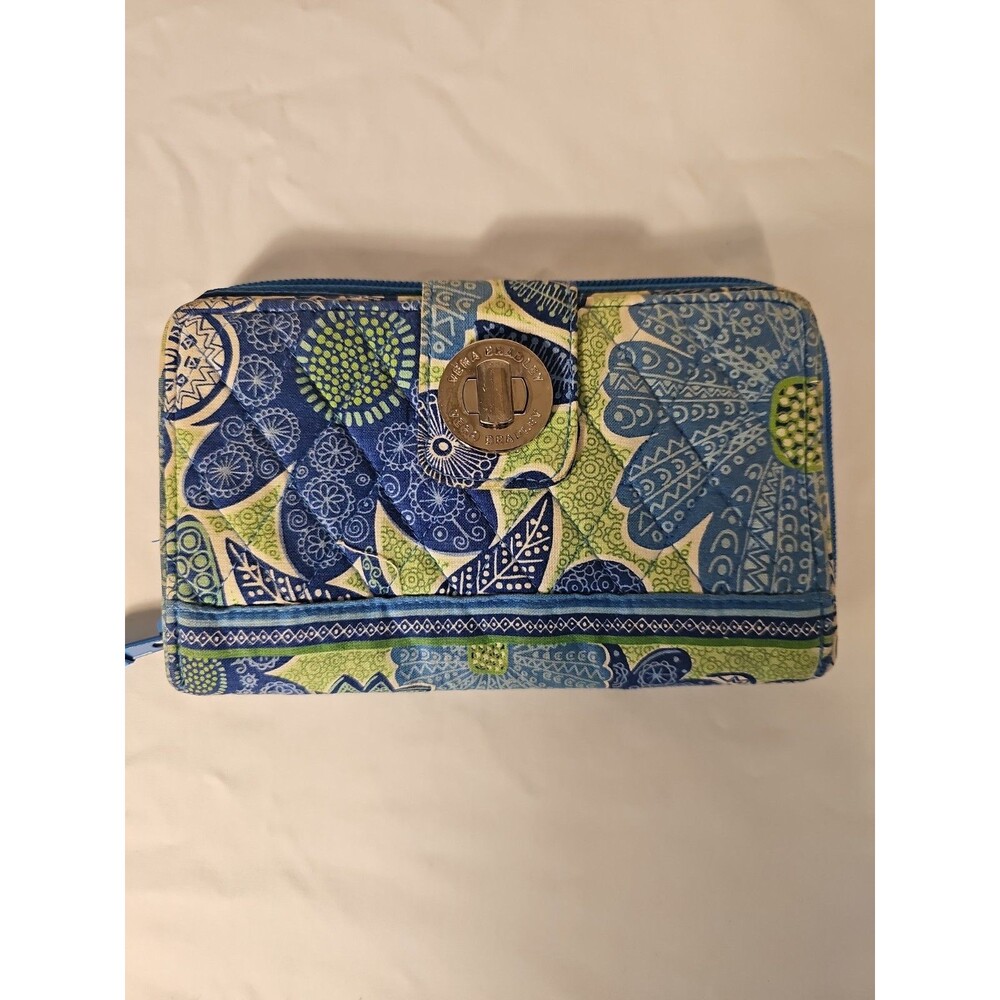 Vera Bradley Turn lock & Zip Around Wallet Doodle Daisy Blue